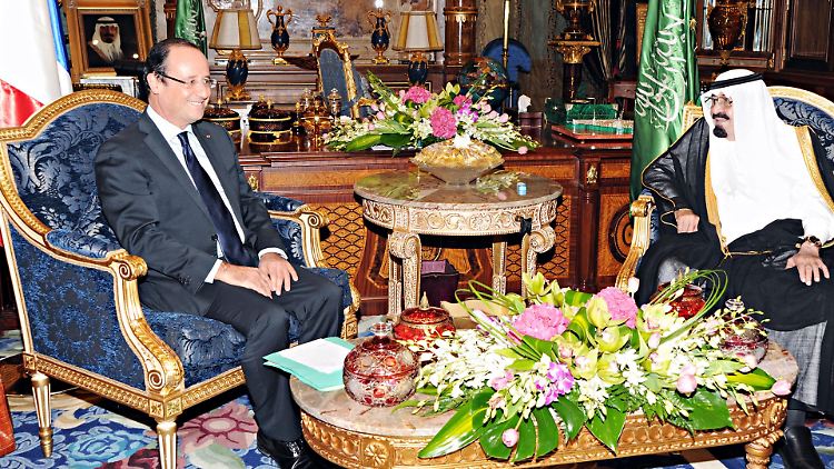 Frankreichs Präsident Hollande beim saudischen König Abdullah im Herbst 2012. Die Golfmonarchie kauft im großen Stil Waffen aus Europa.