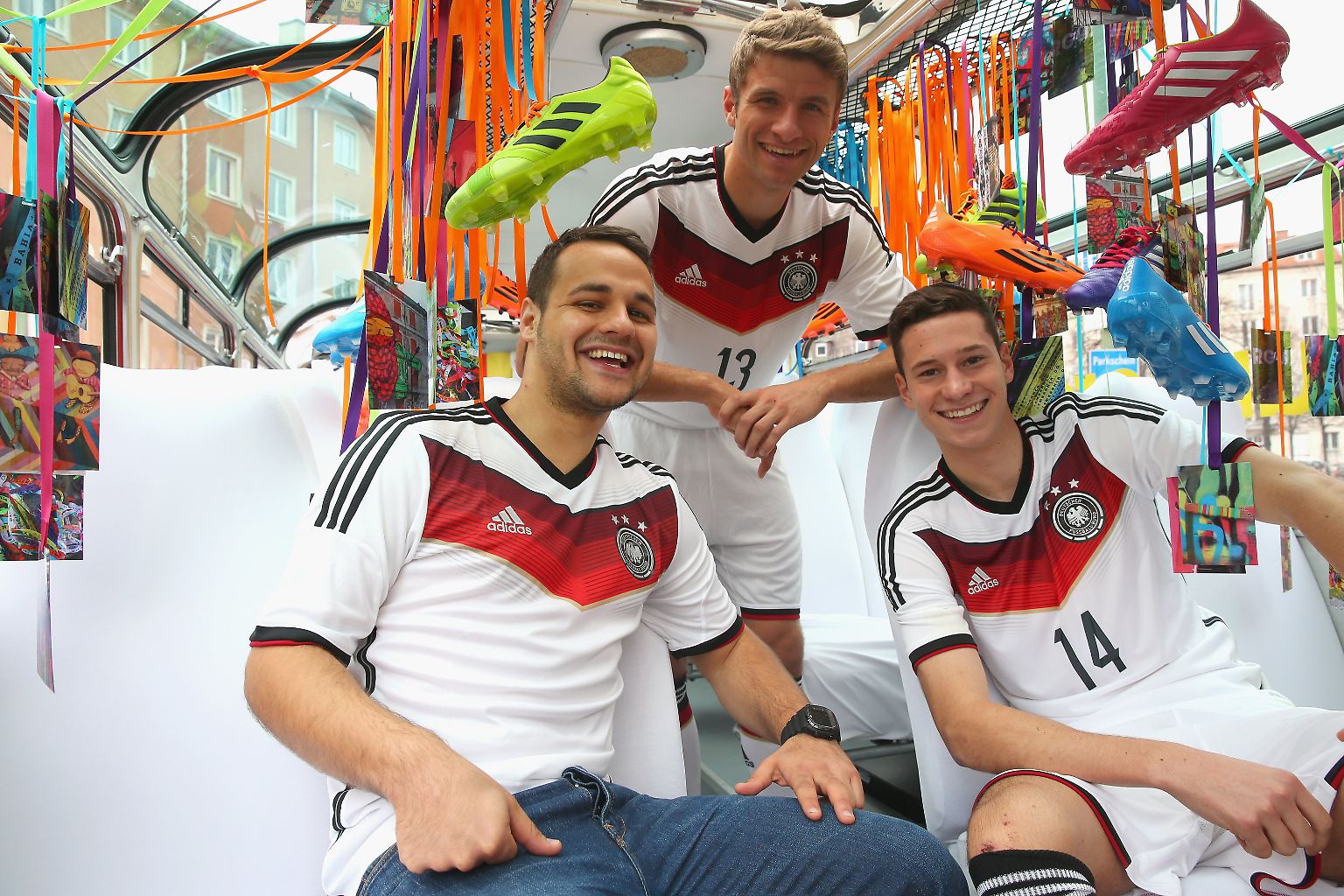 Die deutsche Fußball-Nationalmannschaft bleibt sich mit dem WM-Trikot für 2014 treu - und auch wieder nicht.