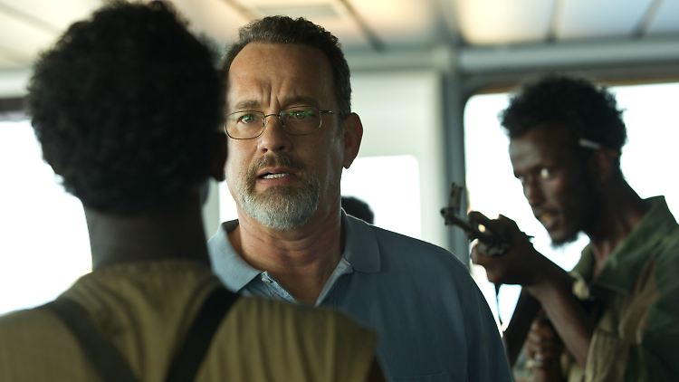 Fast als wäre es real: der Kapitän der "Maersk Alabama" (Tom Hanks) in der Gewalt von Piraten.