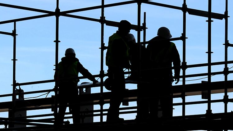 Optimistisch, aber mit großen Herausforderungen versehen - so deuten die Wirtschaftsweisen die konjunkturelle Entwicklung in Deutschland.