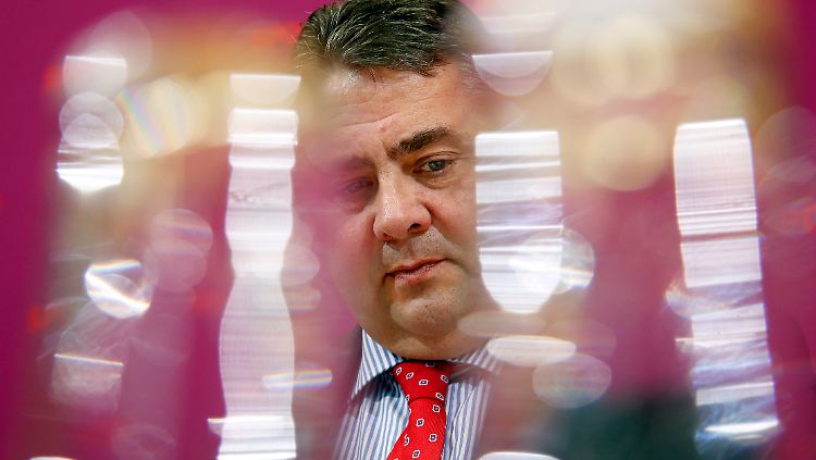Führt er die SPD erfolgreich durch die Krise? Als Motivator ist Parteichef Sigmar Gabriel in Leipzig besonders gefragt.
