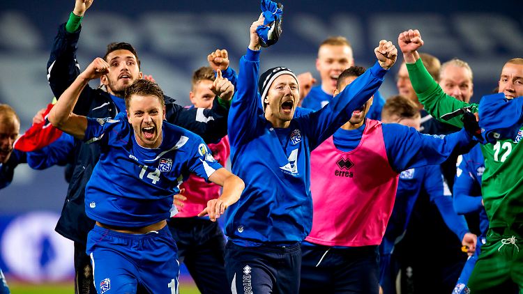 Mit Gebrüll in die Playoffs: Islands Fußballer haben einen Traum.