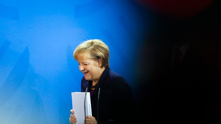 Angela Merkel - ob sie wirklich die 503 Seiten des Herbstgutachtens der Wirtschaftsweisen liest?