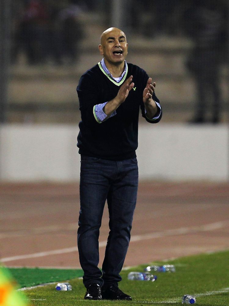 Jordaniens Trainer Hossam Hassan registriert die totale Unterlegenheit seines Teams.