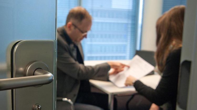 Ein Umzug wegen eines höheren Gehalts lohnt sich meistens nicht.