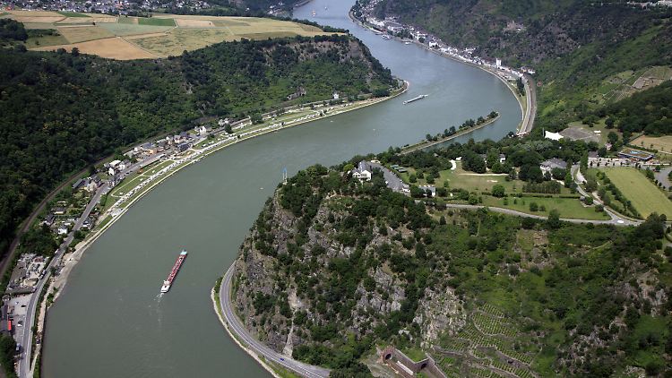 Die Brücke nahe des Loreleyfelsen bei St. Goar im Mittelrheintal darf gebaut werden. 