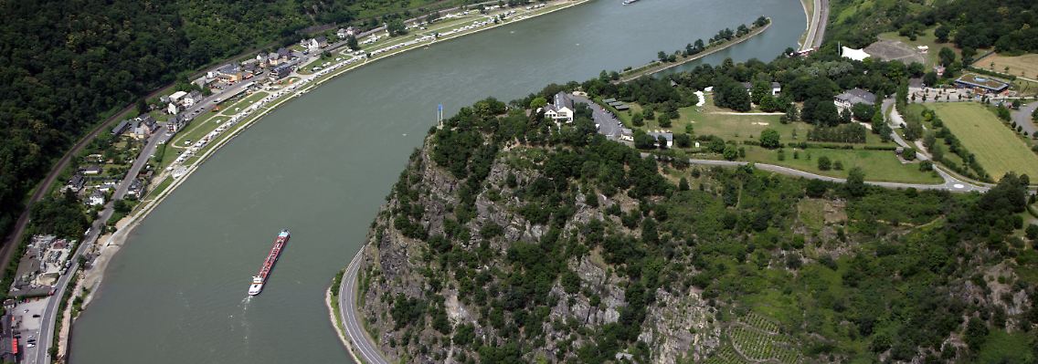 Die Brücke nahe des Loreleyfelsen bei St. Goar im Mittelrheintal darf gebaut werden.