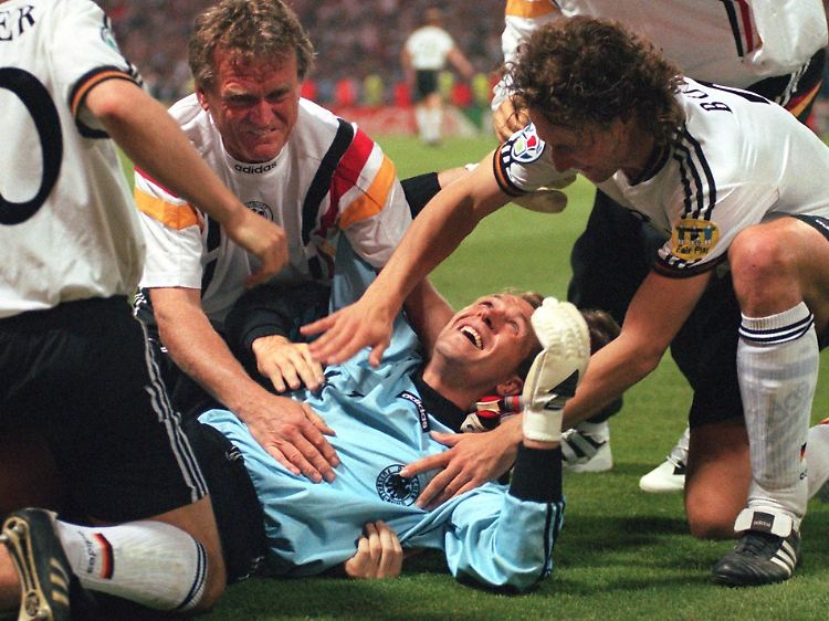 Fast zwei Jahrzehnte ist es her, dass die deutsche Fußball-Nationalmannschaft einen großen Titel gewonnen hat. 1996 in England war's.