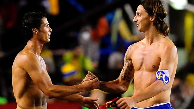 Handschlag mit Trikottausch: Ronaldo (l.) und Ibrahimovic nach einem Länderspiel vor fünf Jahren.