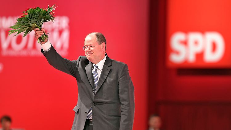 Ex-Kanzlerkandidat Peer Steinbrück ruft in seiner Rede die SPD zu mehr Selbstsicherheit auf.