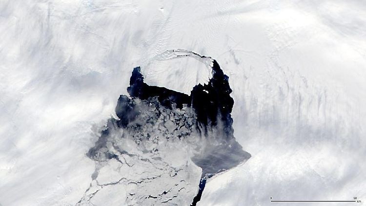 Die Satellitenaufnahme der NASA zeigt deutlich den losgelösten Brocken.