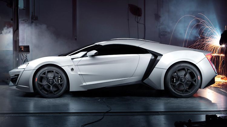 Umgerechnet rund 2,5 Millionen Euro kostet eines der auf sieben Stück limitierende Lykan Hypersport