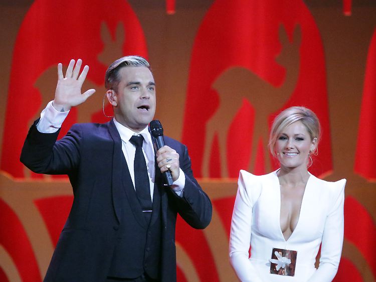 Helene Fischer, wirklich süß, aber was sollte der OP-Handschuh-Spender an der Cruella-Robe?