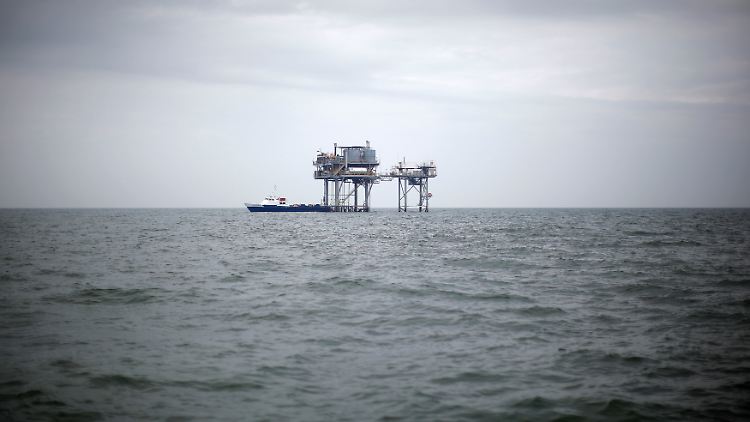 Öl-Plattform im Meer: Großbritannien gibt riesiges Ölfeld zur Ausbeutung frei.