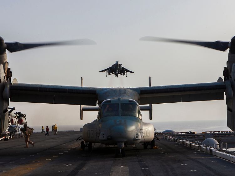 Militärisches Multitalent: Der V-22 "Osprey" kann senkrecht abheben wie ein Hubschrauber, Truppen aufnehmen wie ein Transporter und schnell fliegen wie ein Flugzeug.