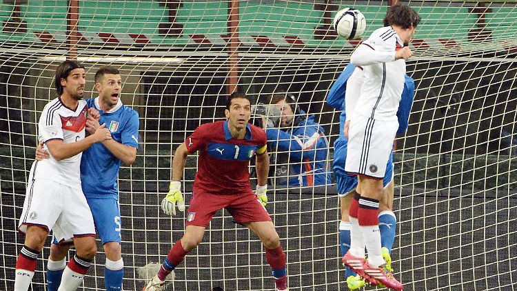 Mats Hummels erzielt das 1:0.