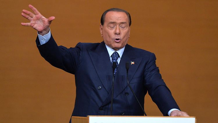 Augen zu und durch? Berlusconi redet in Rom.
