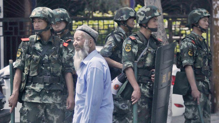 Peking begegnet der Minderheit der Uiguren vor allem mit militärischer Unterdrückung.