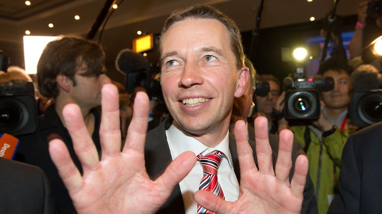 Auf keinen Fall will Lucke in die rechte Ecke gestellt werden.