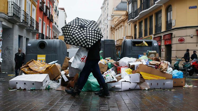 Es dürfte einige Tage dauern, bis der Müll von Madrids Straßen geschafft worden ist.