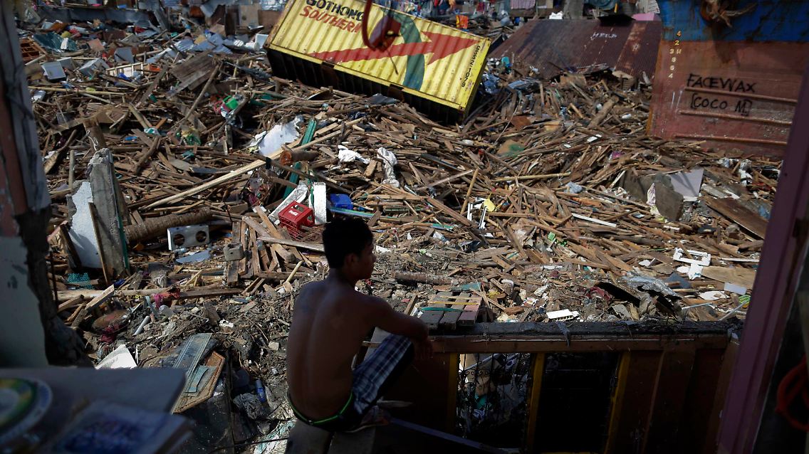 2013-11-18T052214Z_1646873574_GM1E9BI111U01_RTRMADP_3_PHILIPPINES-TYPHOON.JPG2801905367742224719.jpg