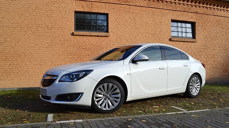Auch wenn die Limousine nicht die bevorzugte Karosserieform in hiesigen Gefilden ist, kann man gut erkennen, dass der Insignia flott geworden ist.