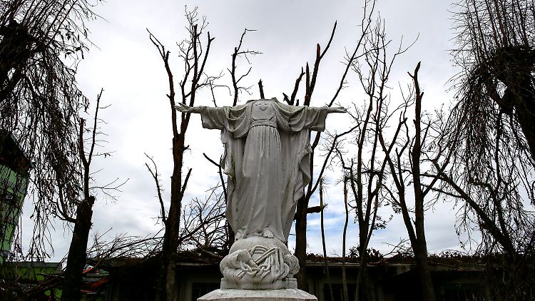Tacloban ist eine Trümmerwüste.