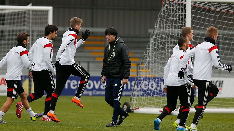 Joachim Löw hat für den Klassiker gegen England 19 Spieler zur Verfügung. 5 von ihnen sind Dortmunder, 4 sind Bayern.