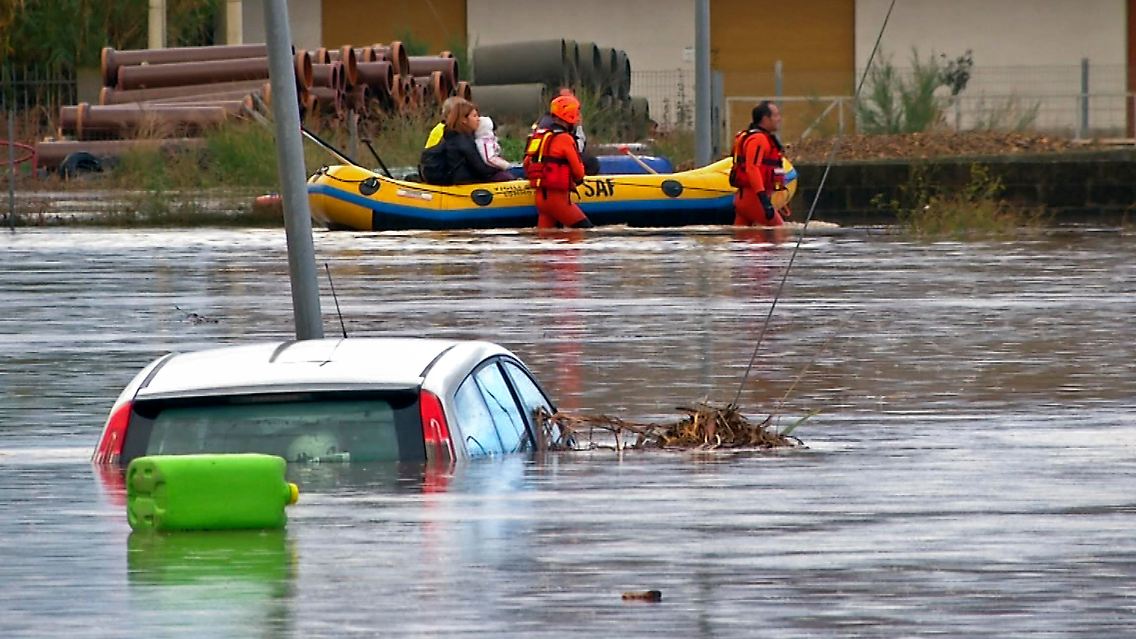 2013-11-19T111633Z_1743173886_GM1E9BJ1HD201_RTRMADP_3_ITALY-STORM.JPG1301852659599051964.jpg