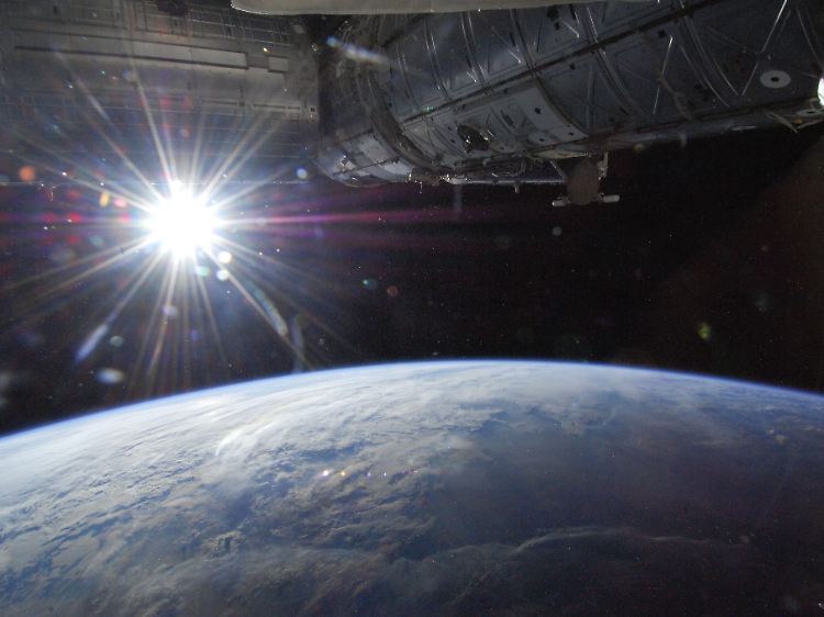 Der Blick auf die Erde aus 400 Kilometern Höhe hinterlässt bei den Astronauten einen bleibenden Eindruck.