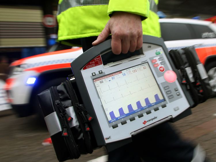 Wenn es um Sekunden geht: Das mobile Herzfrequenz-Messgerät "Corpus" kann die gemessenen Daten in Echtzeit vom Unfallort zum Facharzt übermitteln.