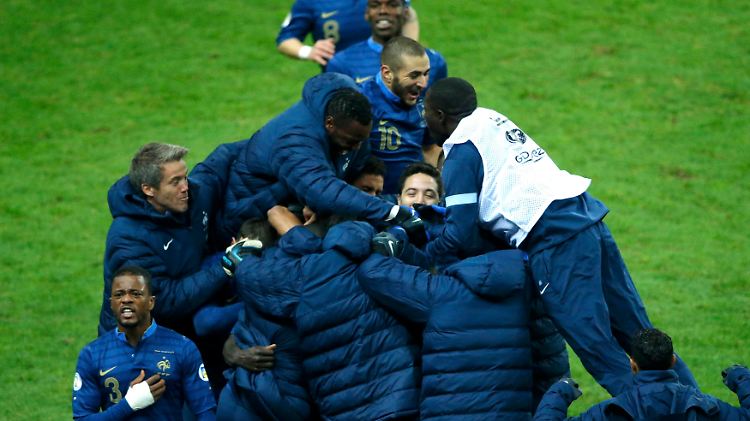 Als in St. Denis das 3:0 fällt, feiern die Franzosen, als wären sie schon Weltmeister.