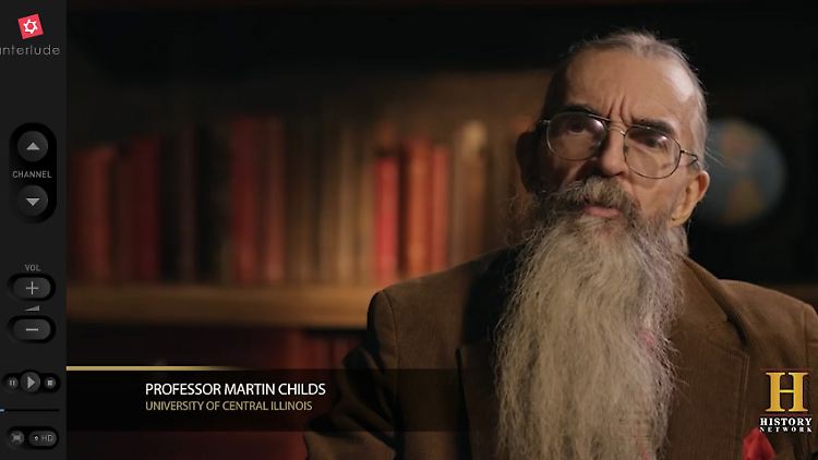 Zu Wort kommt auch der Professor einer Geschichts-Dokumentation.