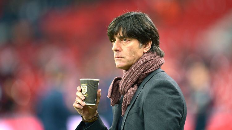 Die WM-Auslosung abwarten und Tee trinken: Joachim Löw.