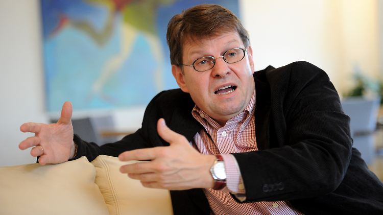 Der schleswig-holsteinische SPD-Fraktions- und Parteivorsitzende Ralf Stegner will den Mindestlohn "so schnell wie möglich".