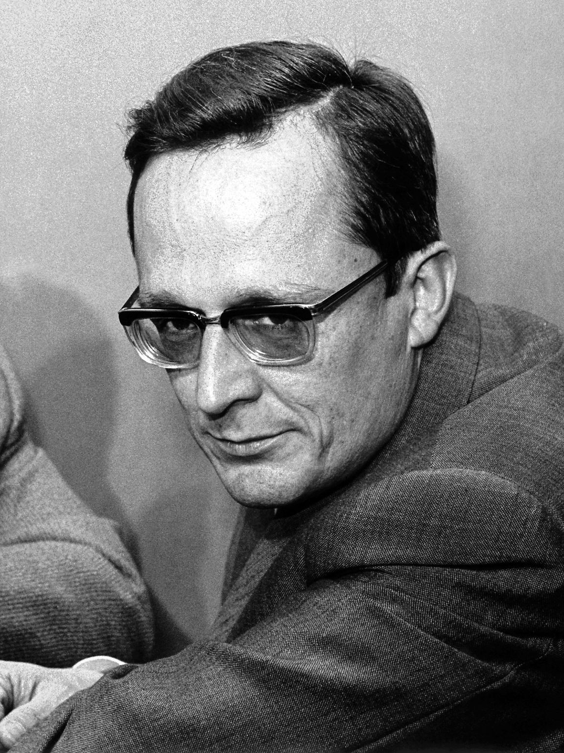 Deutschland trauert um einen seiner scharfzüngigsten Kabarettisten: Dieter Hildebrandt ist im Alter von 86 Jahren gestorben. (das Bild zeigt ihn im Jahr 1967).