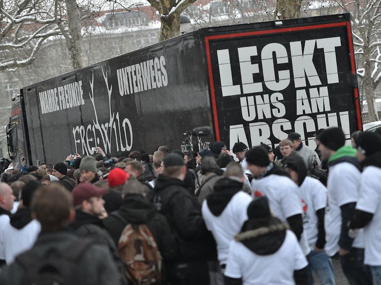 Gegen ihre Ausladung vom Echo protestierten wiederum Frei.Wild - auf ihre Weise.