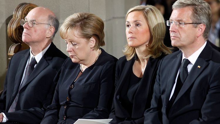 Lammert, Merkel, Wulff und dessen Frau Bettina sowie Nordrhein-Westfalens Ministerpräsidentin Hannelore Kraft in der Salvatorkirche.
