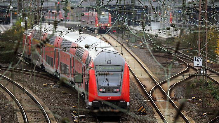 Im Ruhrgebiet kommt es im Nahverkehr zu erheblichen Verspätungen.