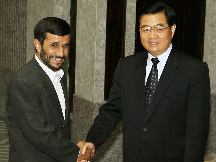 Der Iran und China rücken wirtschaftlich näher zusammen (Archivbild von einem Treffen des iranischen Präsidenten Ahmadinedschad mit seinem chinesischen Amtskollegen Hu.
