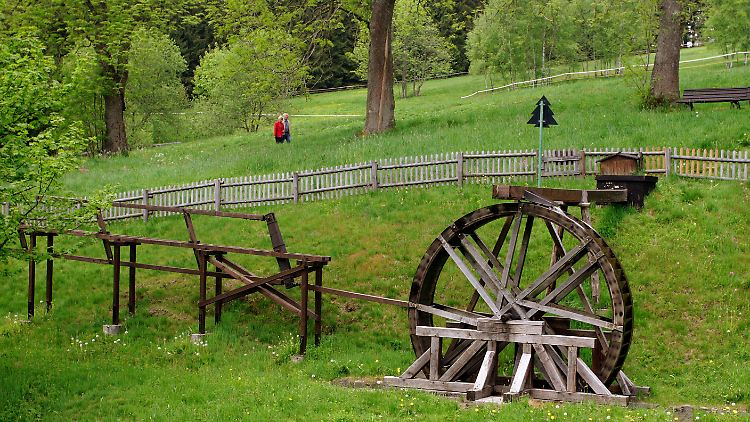 Ein Kunstrad mit Feldgestänge und Hubsatz in Clausthal-Zellerfeld. Mit Hilfe der Wasserräder wurden im Bergbau die Gruben trocken gehalten und das Wasser wurde in die Harzerseen geleitet.