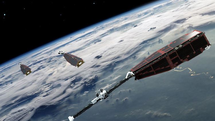 Die Satelliten umkreisen die Erde in Dreiecksformation.