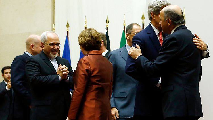 Erleichterung nach dem Durchbruch: Irans Außenminister Sarif und die westlichen Vertreter.