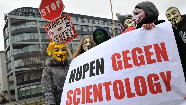 Protest gegen Scientology in Berlin. Aktuell soll die Organisation in Deutschland rund 4000 Mitglieder haben.