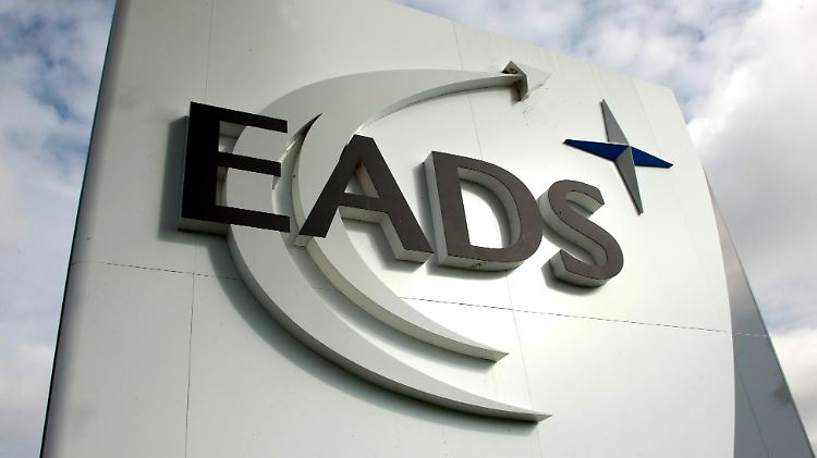 EADS will drei Sparten zusammenlegen.