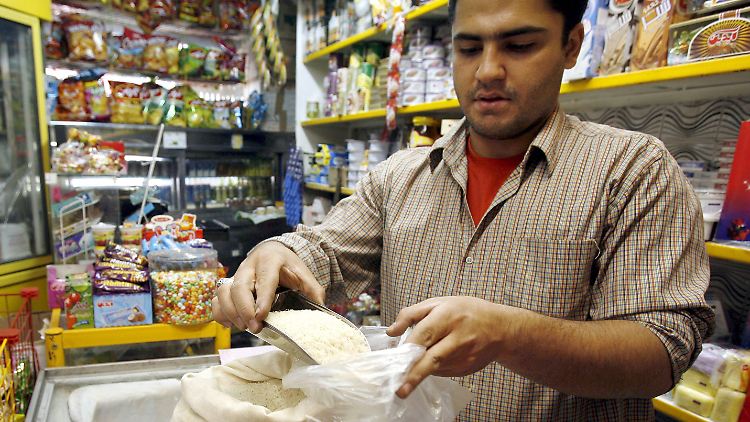 Die Sanktionen gegen den Iran trafen zuletzt immer stärker die Bevölkerung. Die Preise sind enorm gestiegen.