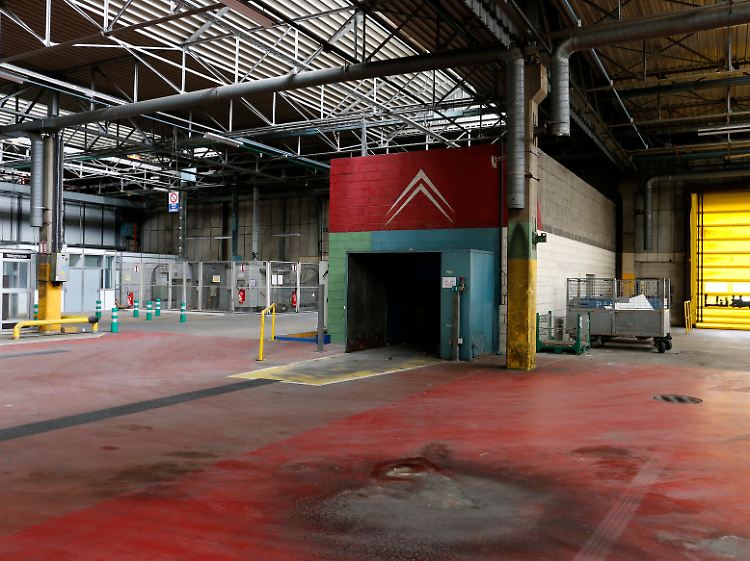 Ein Albtraumbild für jeden Autobauer: Am Standort Aulnay-sous-Bois bei Paris rollte im Oktober der vorerst letzte Citroen vom Band.