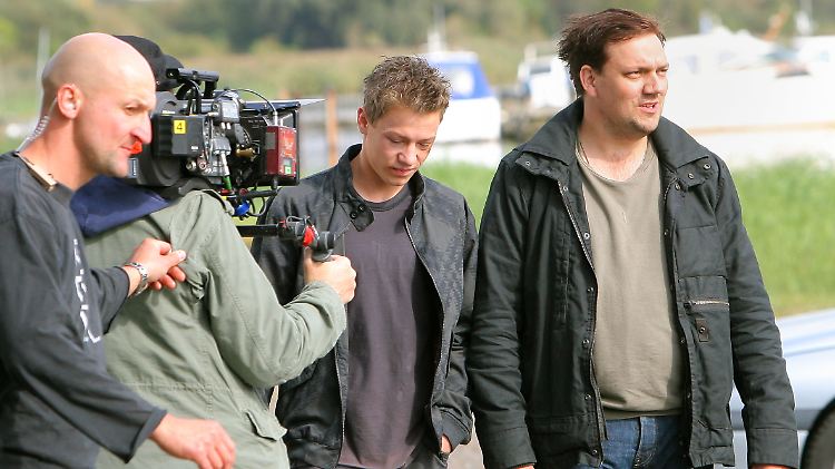 Vincent Krüger (M.) spielte bei "Polizeiruf 110" neben Charly Hübner. 