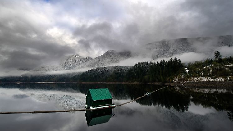 "Wer kauft beispielsweise ein Stück Wald in Kanada?" - Für manche nur ein schöner Fleck Erde, für andere ein lukrativer Anlage-Parkplatz.