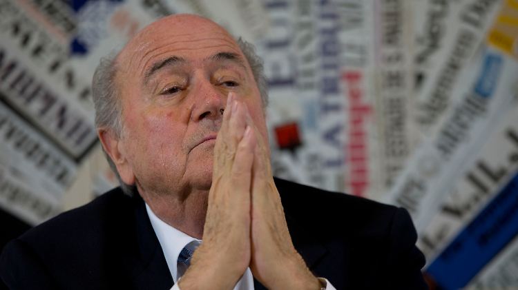 Ethik-Komitee hin oder her: Am Ende entscheidet in der Fifa offenbar immer noch Präsident Joseph Blatter.